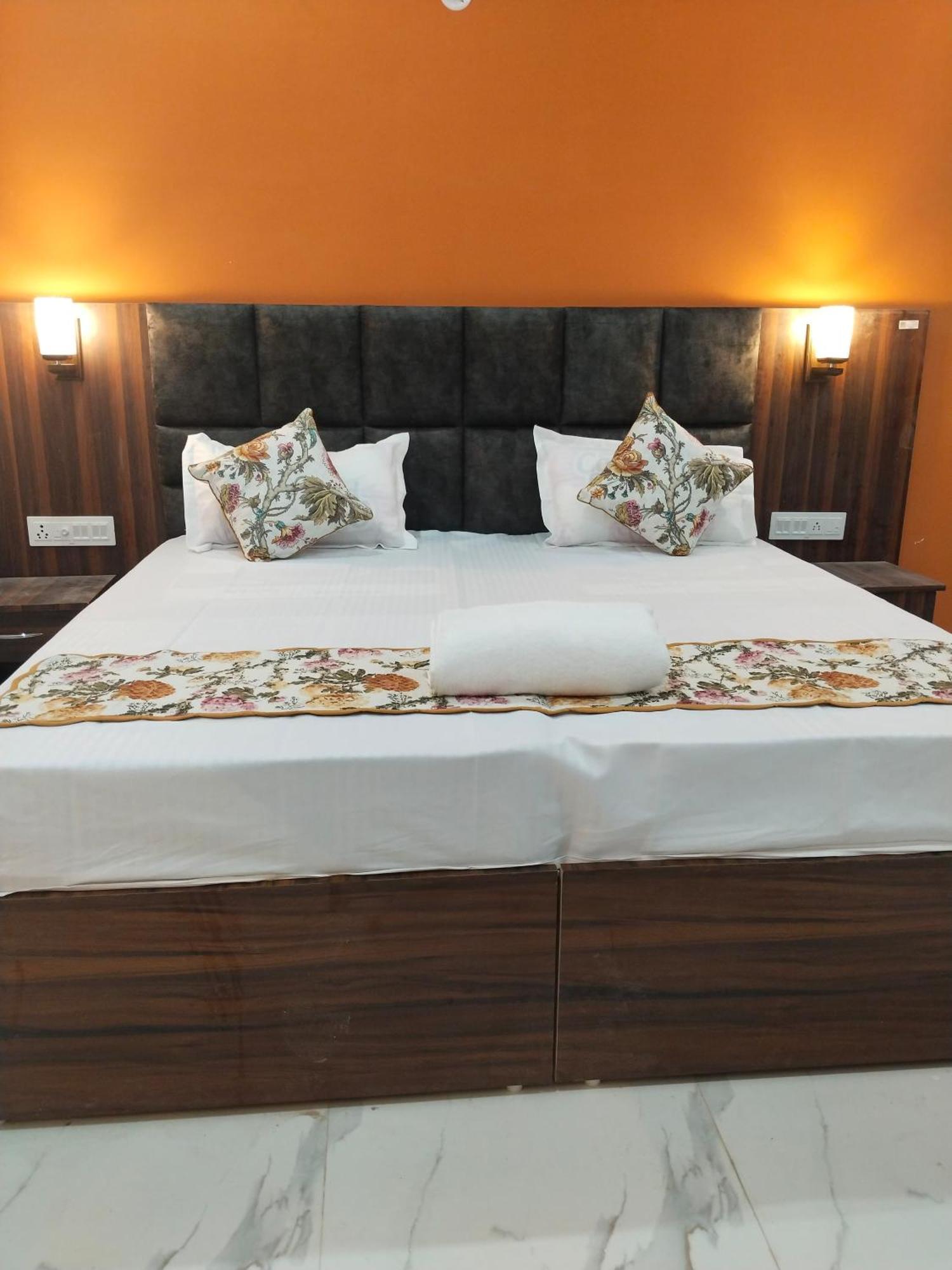 Atithi Inn Khajurāho Buitenkant foto