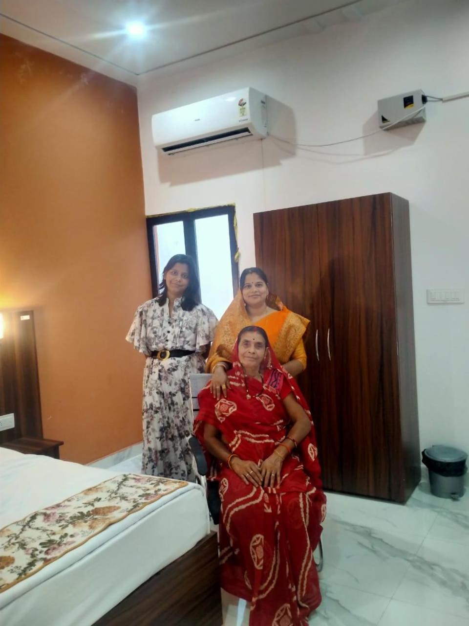 Atithi Inn Khajurāho Buitenkant foto